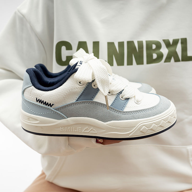 Damen Sportliche Sneakers mit innovativer Oberflächenstruktur und gepolsterter Sohle EB