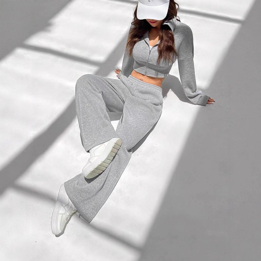 Damen sportliches Set aus weich fließendem Material mit Kapuze und weitem Schnitt EB