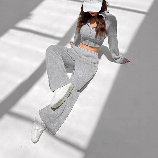 Damen sportliches Set aus weich fließendem Material mit Kapuze und weitem Schnitt EB