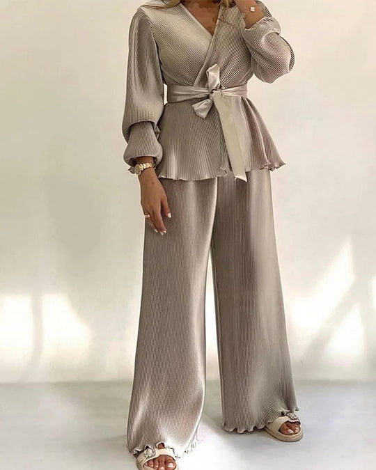 Damen Eleganter Plissee-Zweiteiler mit Wickelshirt, Taillengürtel und weitem Bein EB