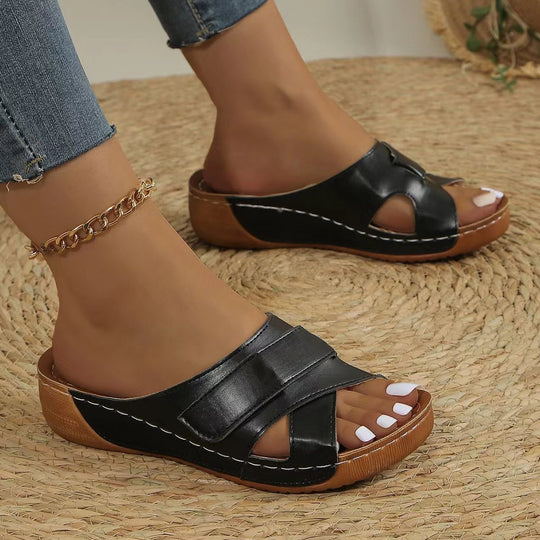Damen komfortable Zehentrenner-Pantoletten mit modischen Cut-Outs EB