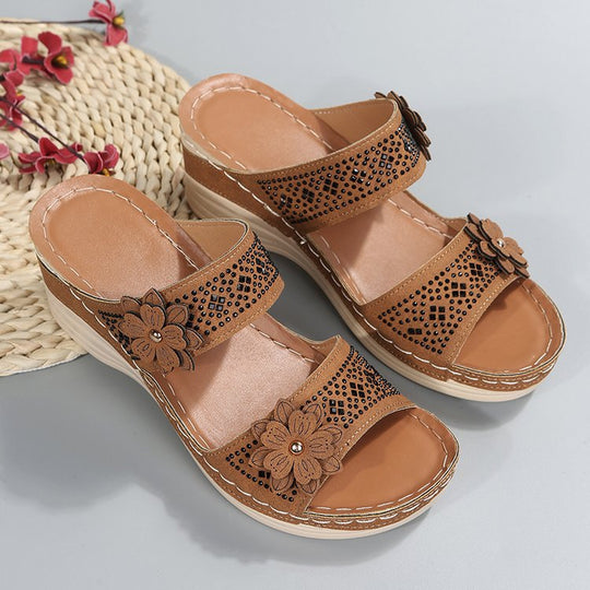 Damen stilvolle Wedge-Pantoletten mit floralen Akzenten EB