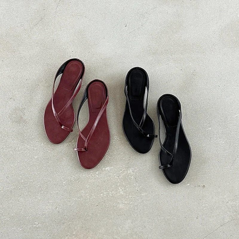 Damen Zehentrenner-Sandalen mit eleganter Riemenkonstruktion und komfortablem Fußbett EB