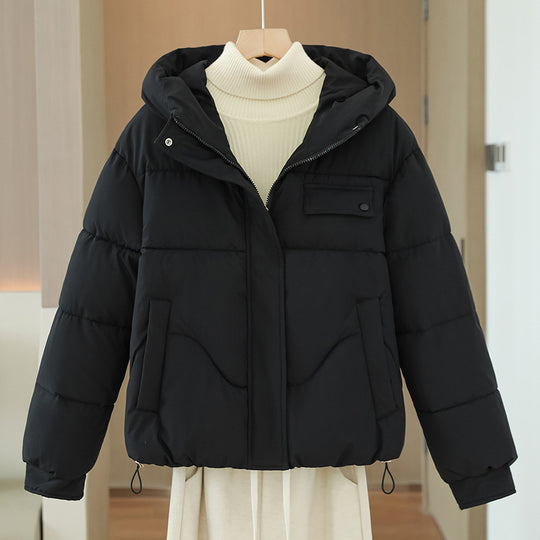 Damen nan kurzes wattiertes Kapuzenblouson mit verdeckter Frontblende, Brustpattentasche und verstellbarem Kordelsaum EB
