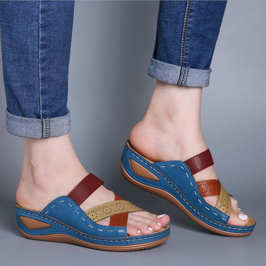 Damen Komfortable Sandaletten mit floralem Lochmuster EB