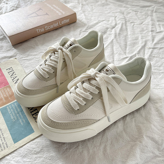 Damen Sportliche Sneakers mit einzigartiger Oberflächenstruktur und dämpfender Sohle EB