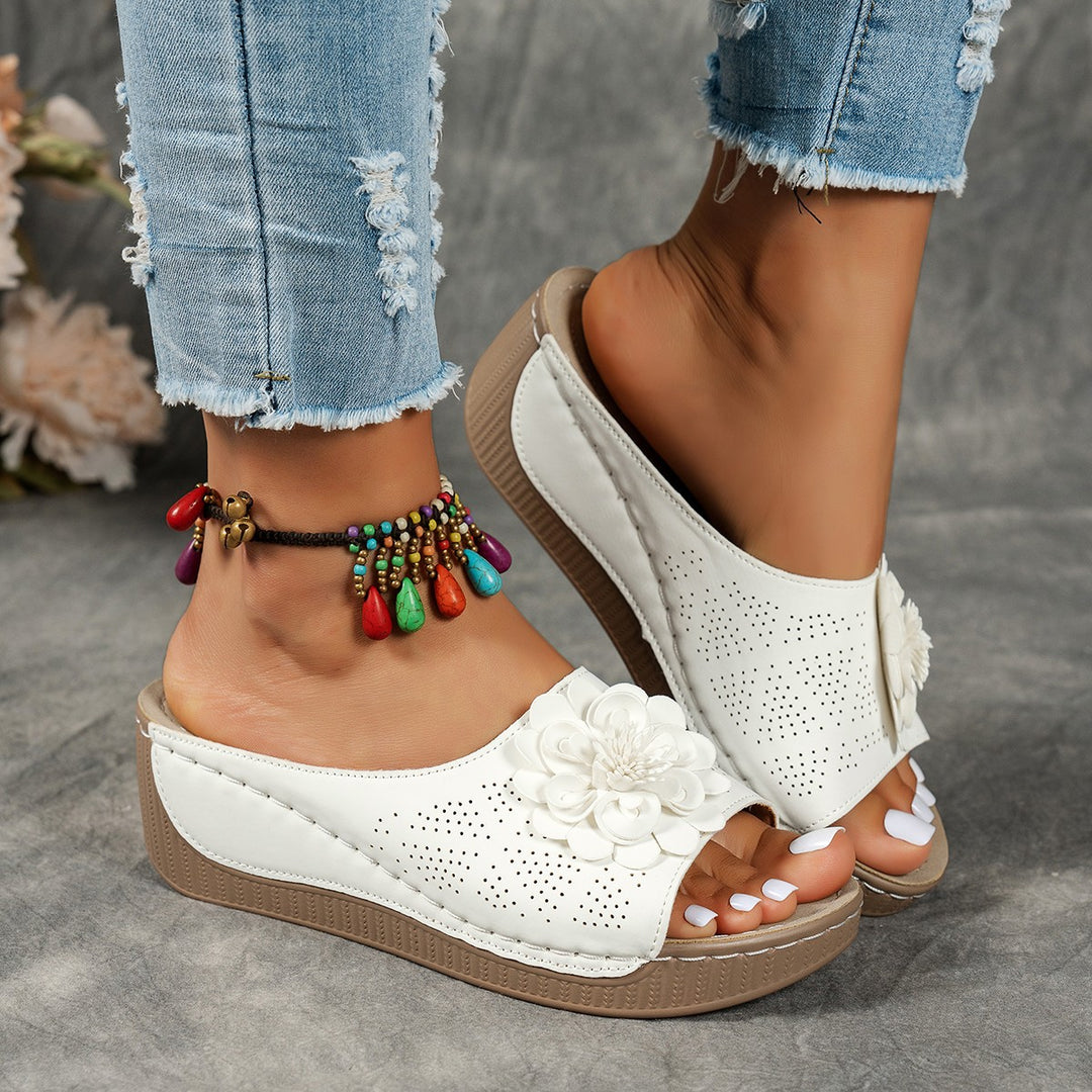 Damen Wedge-Sandaletten mit floralen Akzenten und komfortablem Fußbett EB