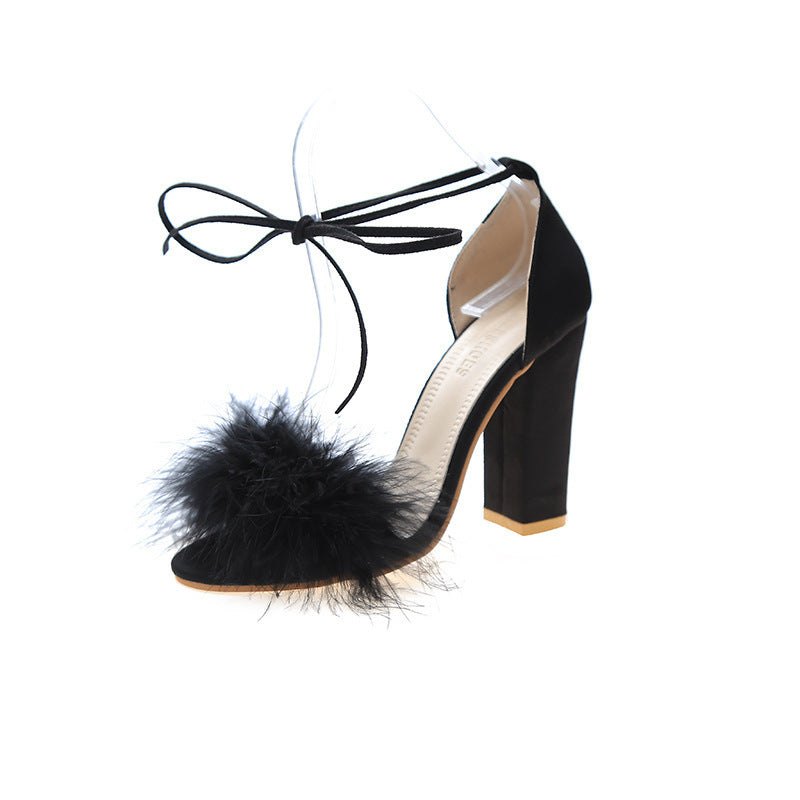 Damen Hochhackige Sandalen mit dekorativem Plüschball und femininer Schnürung EB