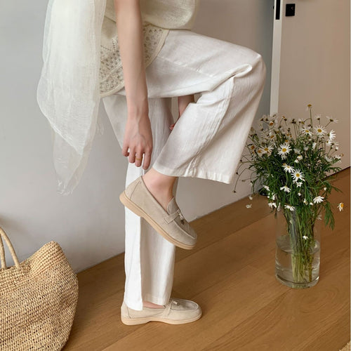 Damen Mokassins aus weichem Veloursleder mit elegantem Design und dekorativem Riemen EB