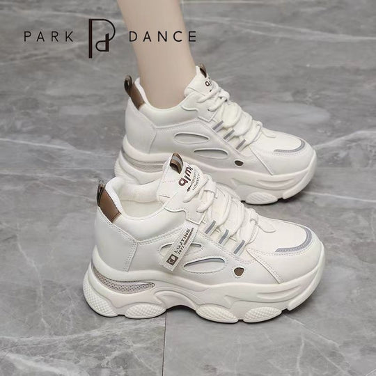 Damen Sportliche Sneakers mit luftiger Mesh-Oberfläche und robuster Sohle EB