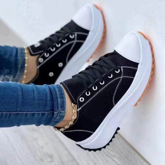 Damen Plateau-Sneaker mit Canvas-Obermaterial, verstärkter Zehenkappe und profilierter Gummilaufsohle EB