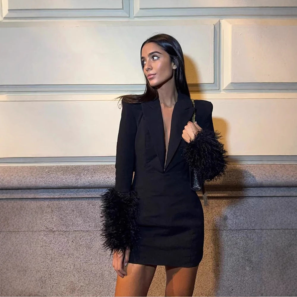 Damen Sexy Minikleid mit tiefem V-Ausschnitt und glamourösen Federärmeln EB