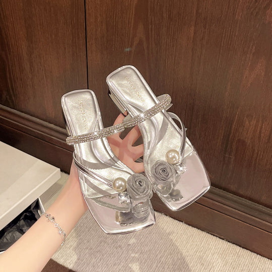 Damen Glamouröse Strandsandalen mit funkelnden Applikationen und zarten Blüten von EB