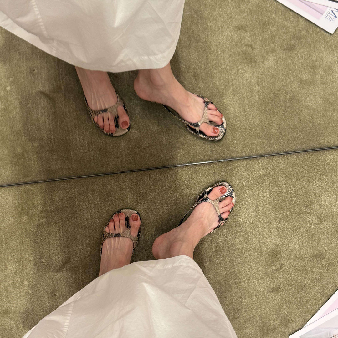 Damen Zehentrenner-Sandalen mit modischem Schlangenleder-Design und elegantem Absatz EB