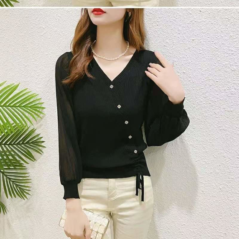 Damen eleganter Strickpullover mit Knopfdetails und transparenten Ärmeln EB