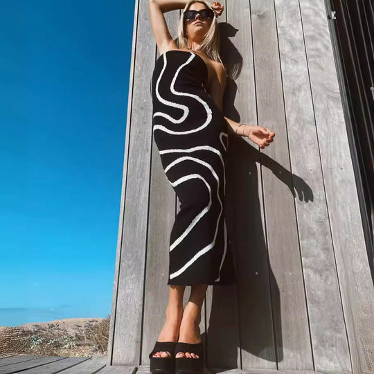 Damen Maxikleid im trendigen Silhouette mit asymmetrischem Design und dekorativen Linien EB