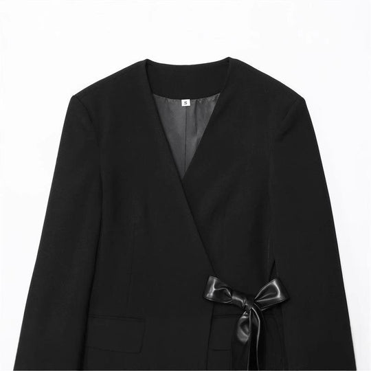 Damen Wickelblazer mit eleganter Satin-Schleife und modernen Taschen EB