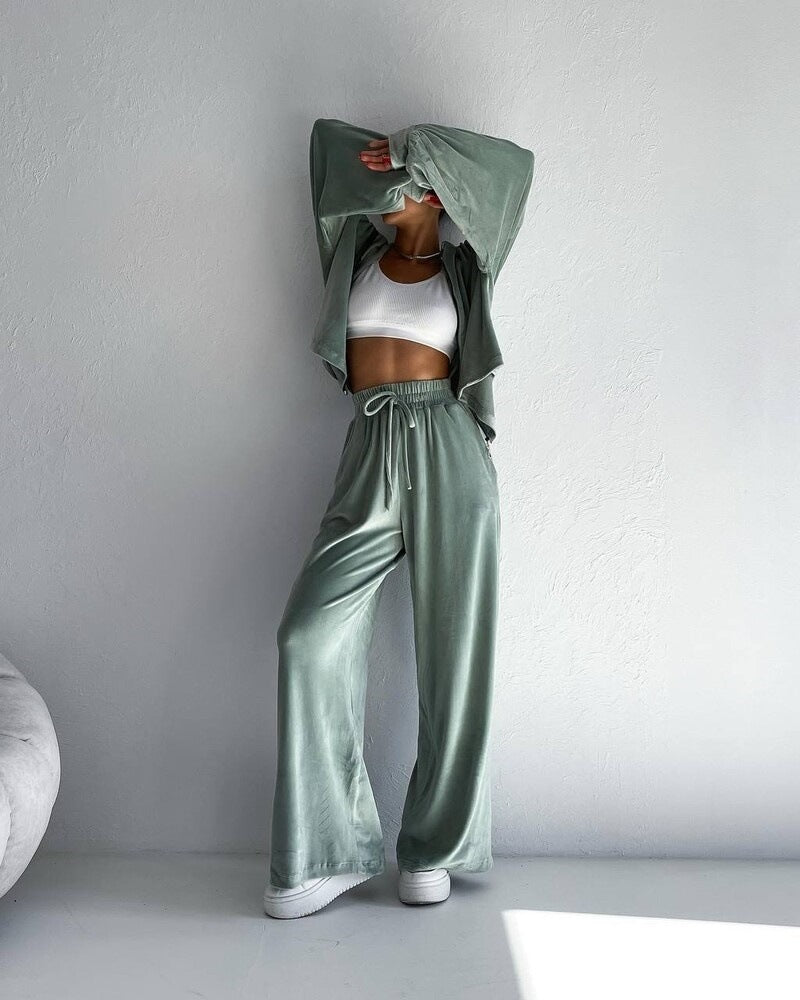 Damen luxuriöses Velours-Lounge-Set mit kurzem Reißverschluss-Hoodie und weitem High-Waist-Hose Eichborn Berlin