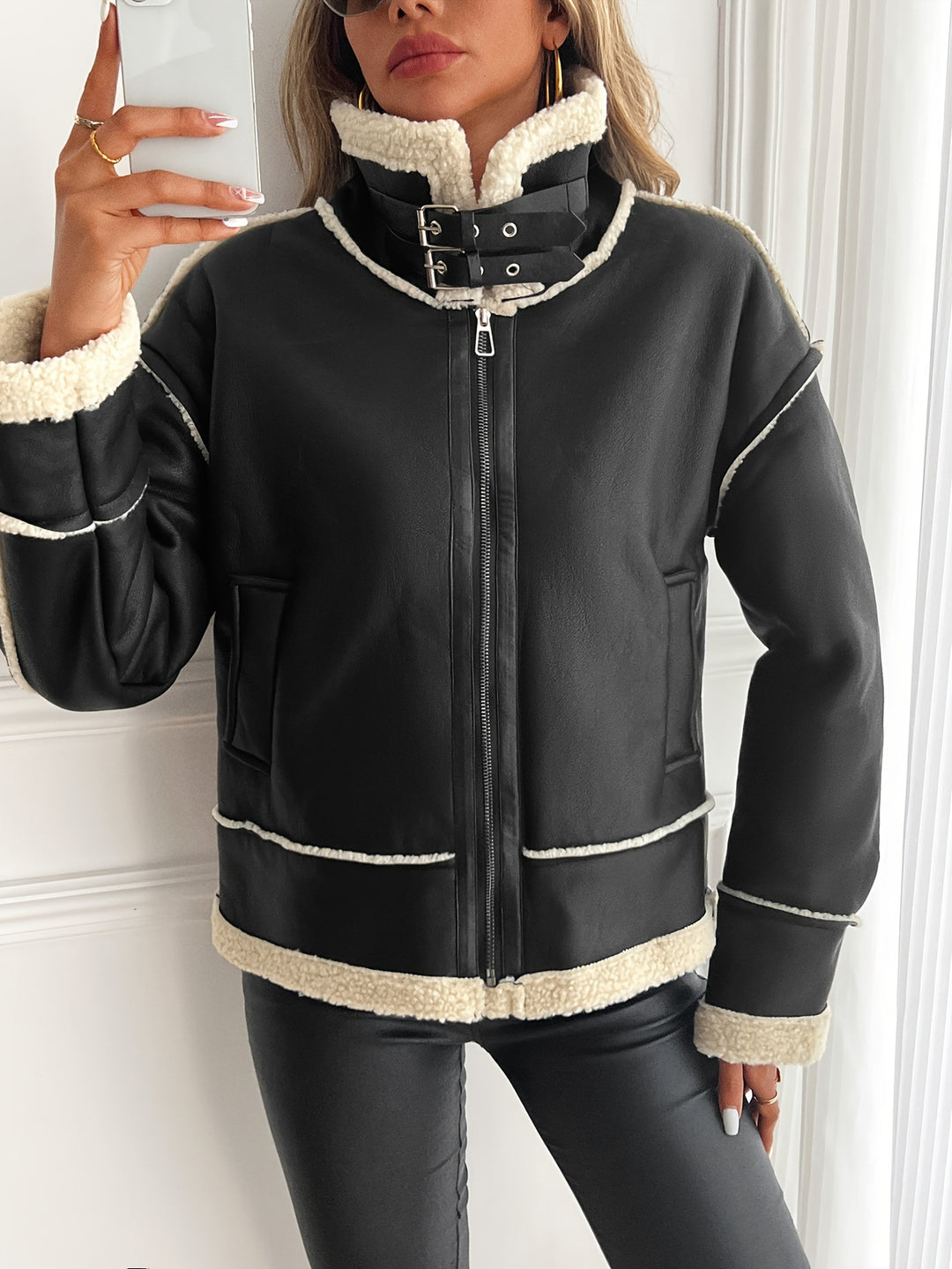 Damen stylische Kunstlederjacke mit Schaffellkragen EB