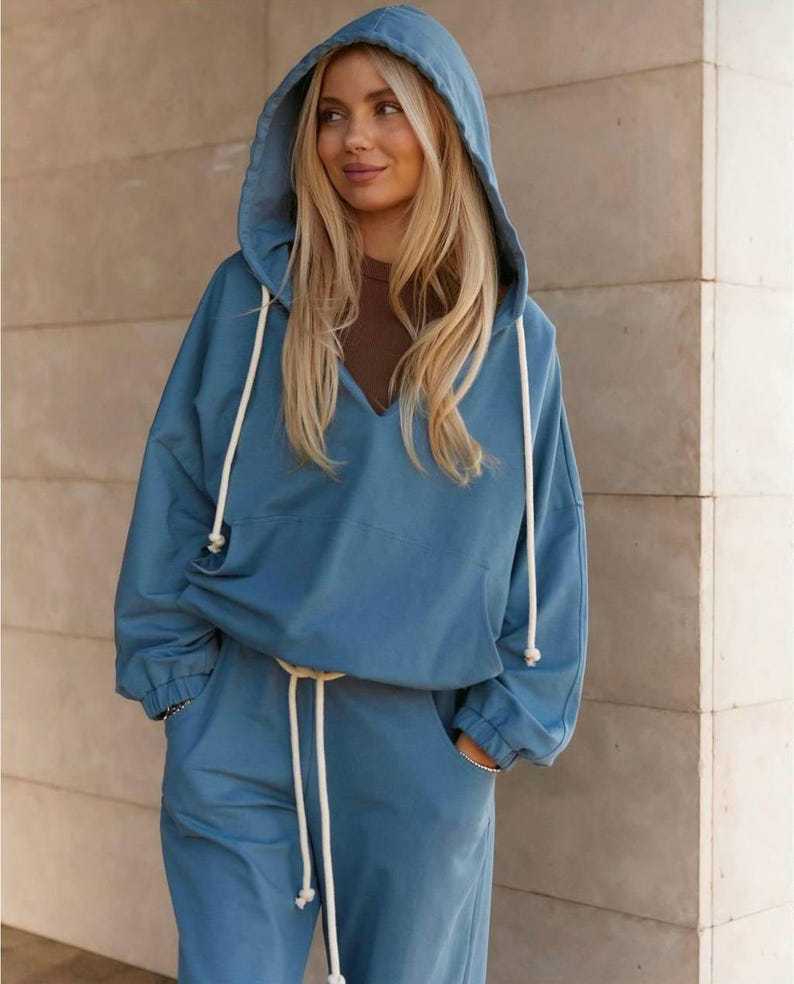 Damen lässiges Sport-Set mit Kapuze und praktischen Taschen EB
