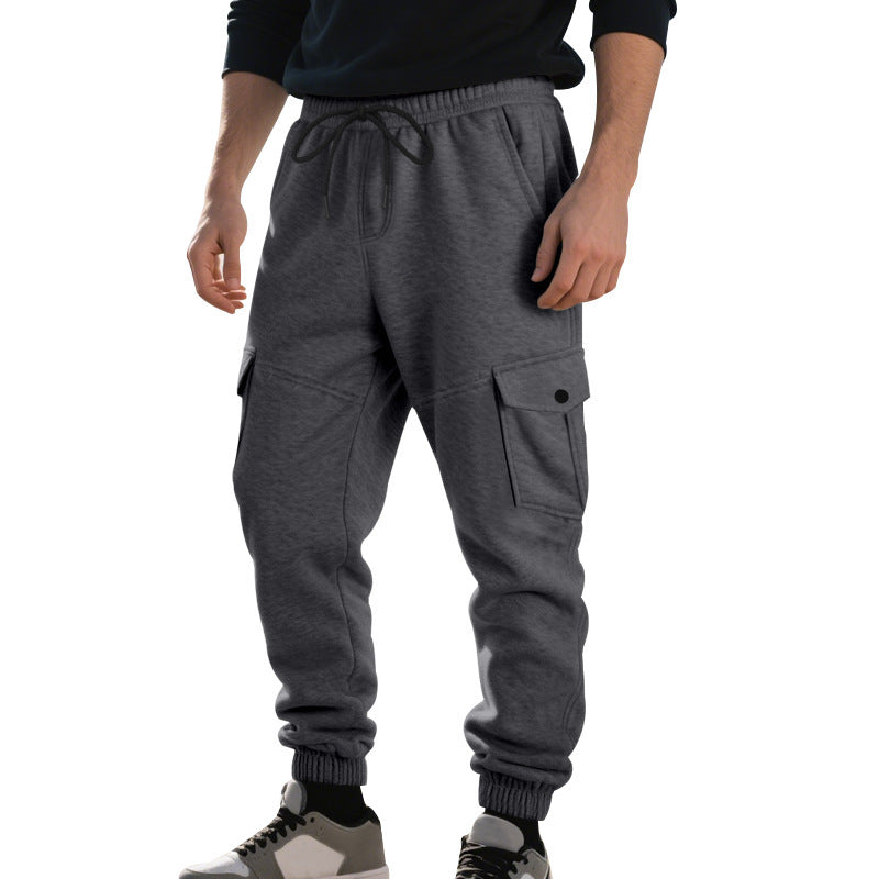 Herren nan urban-militärische Cargo-Jogginghose mit knieabgesteppten Einsätzen, seitlichen Klappentaschen und gerippten Beinabschlüssen EB