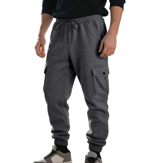 Herren nan urban-militärische Cargo-Jogginghose mit knieabgesteppten Einsätzen, seitlichen Klappentaschen und gerippten Beinabschlüssen EB