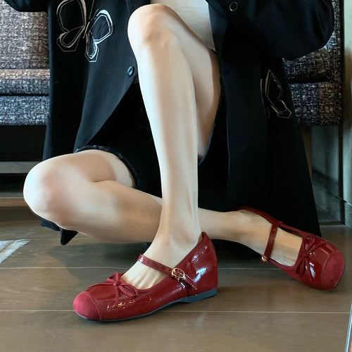 Damen Ballerinas mit elegantem Riemen und hochwertigem Lackleder EB