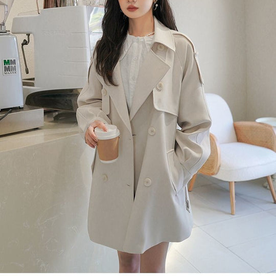 Damen Trenchcoat mit modischem Oversized-Schnitt und eleganten Details EB