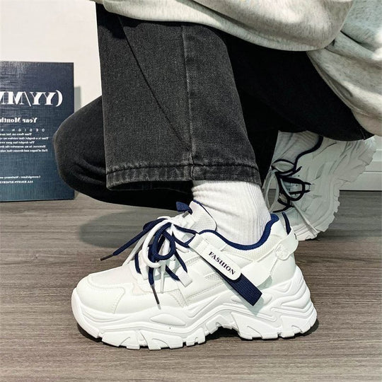 Damen Chunky Sneaker mit rutschfester Sohle und modischen Details EB