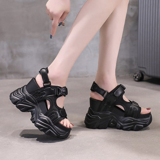 Damen Sportliche Sneaker-Sandalen mit hoher Sohle und verstellbaren Riemen EB