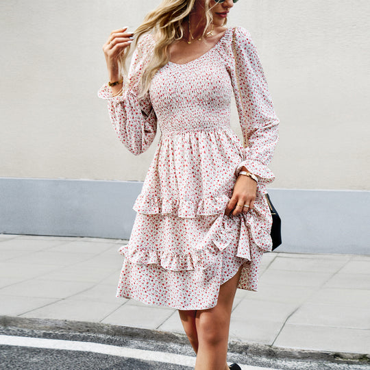 Damen nan smockiertes Carmen-Minikleid mit Puffärmeln, taillierter Smok-Büste und asymmetrischem Volantsaum EB