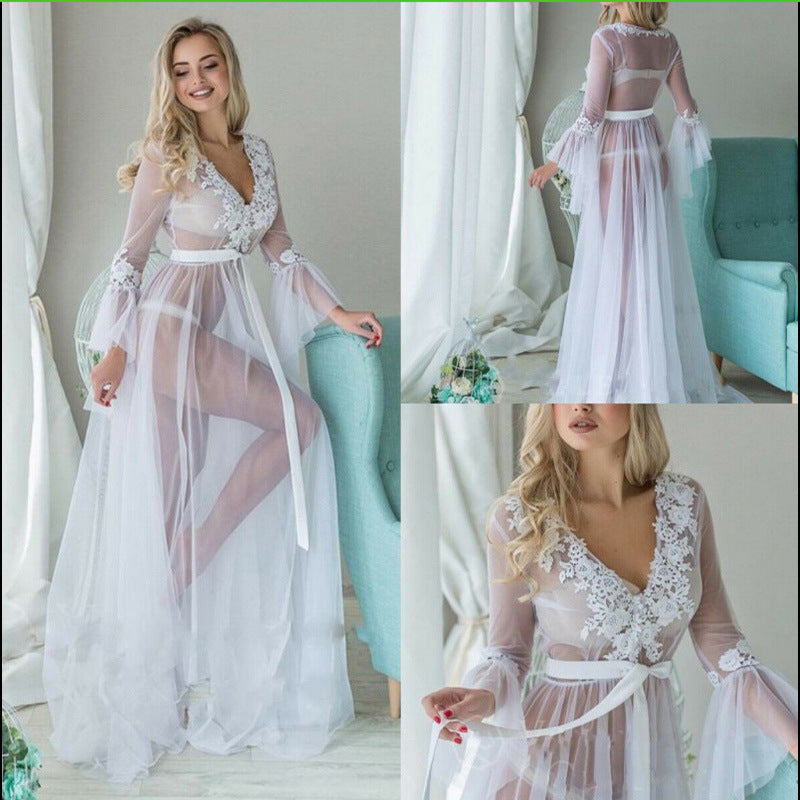 Damen Transparentes Abendkleid mit zierlichen Spitzenapplikationen und schwingendem Tüllsaum EB