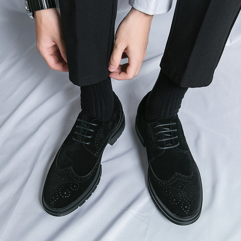 Herren Brogue-Derby aus Veloursleder mit gepolstertem Komfortfußbett und profilierter Gummilaufsohle EB