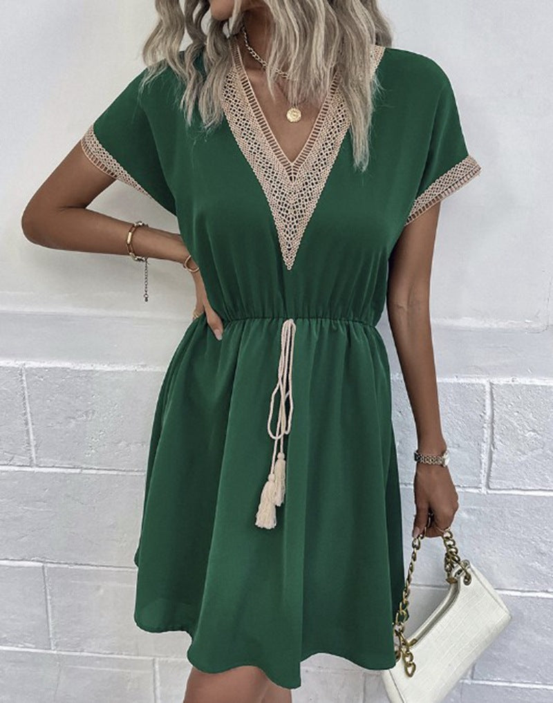 Damen Freizeitkleid mit dekorativem V-Ausschnitt und Taillenbindung EB