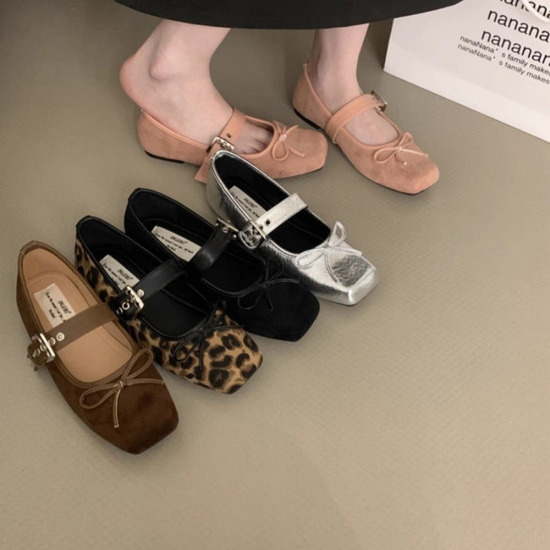 Damen Ballerinas aus weichem Wildleder mit verstellbarem Riemen und dekorativer Schleife EB