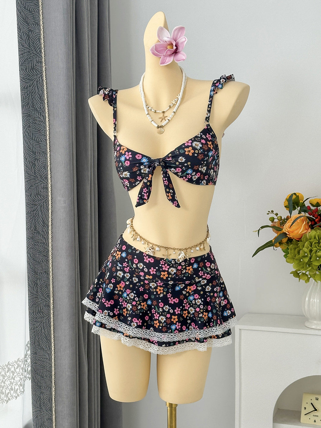 Damen Bikini-Set mit verspieltem Wickelrock und floralem Design EB