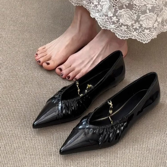 Damen elegante Ballerina-Schuhe mit luxuriösen Falten und Schmuckdetail EB