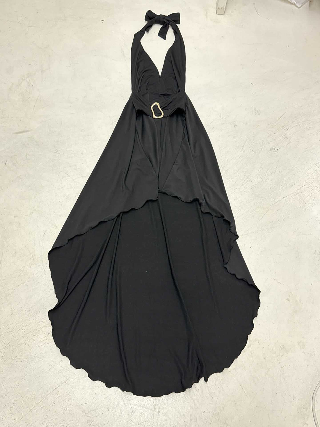 Damen Maxikleid mit tiefem V-Ausschnitt und eleganter Taillierung EB