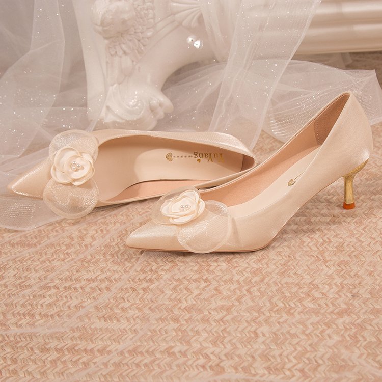Damen Spitze Pumps mit zierlichem Blumenakzent EB