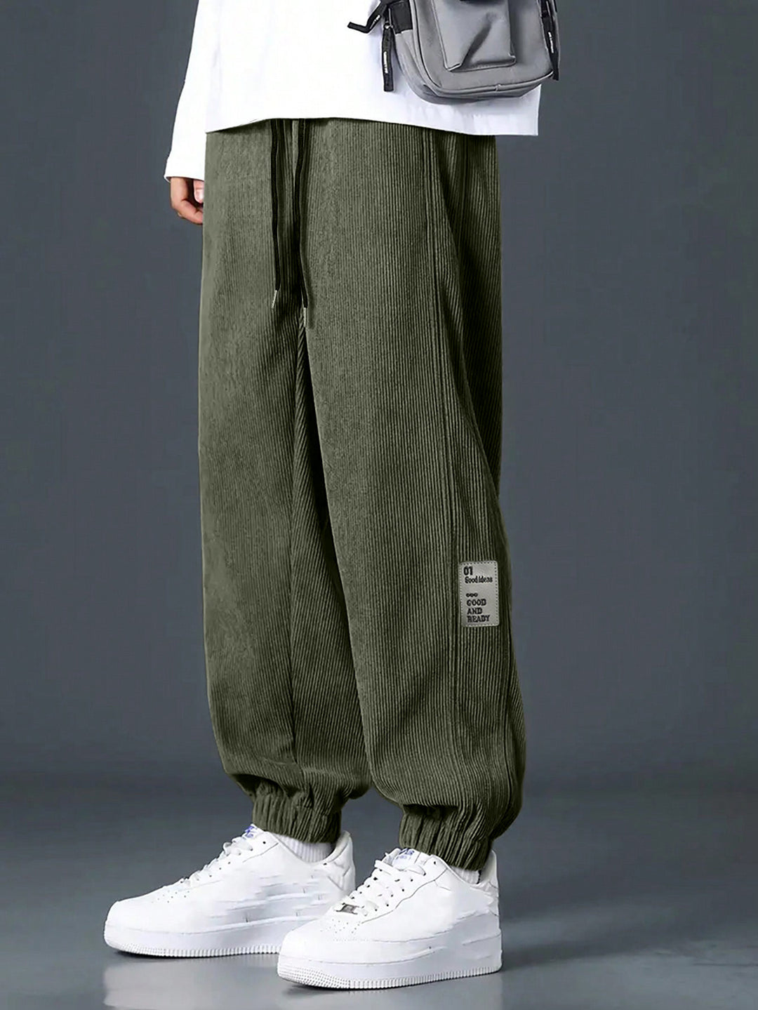 Herren nan Relax-Freizeithose aus feiner Breitkordstruktur mit Tunnelzug und elastischen Knöchelabschlüssen EB