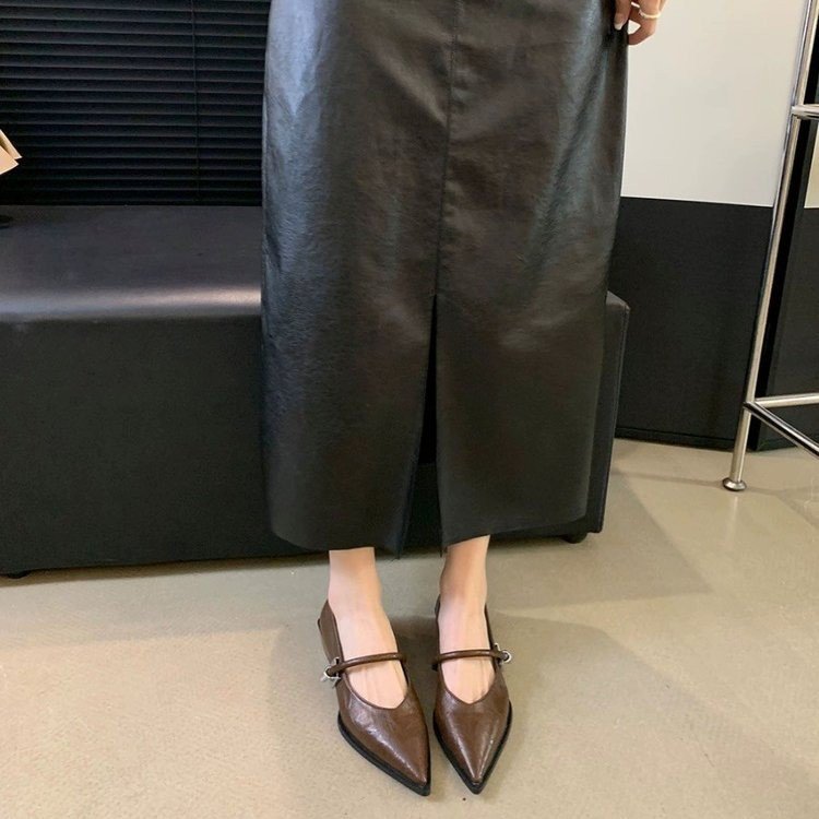 Damen elegante Ballerinas mit zeitgemäßem Riemchen und spitzem Design EB