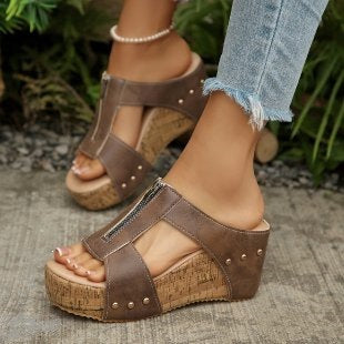 Damen Wedge-Sandaletten mit stilvollem Riemendesign EB