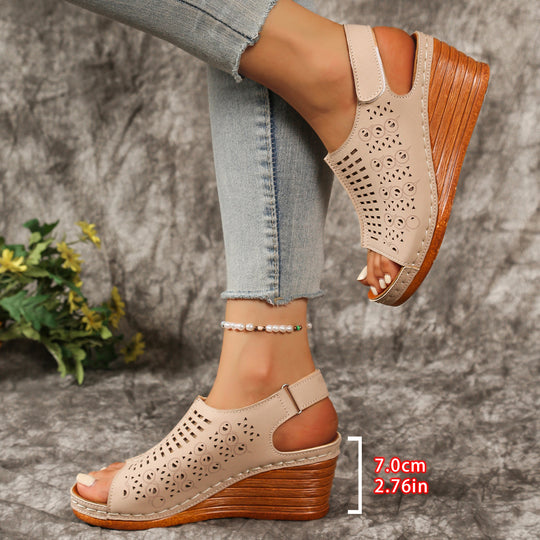 Damen Atmungsaktive Wedge-Sandalen mit floralem Cut-Out Design EB
