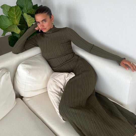 Damen Elegantes Maxikleid mit strukturiertem Rippdesign und femininem Kragen EB