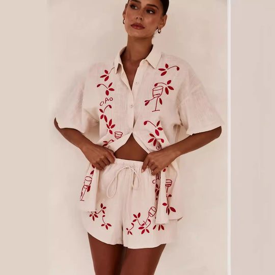 Damen Luftiges Kurzarmhemd und Shorts Set mit floralem Stickdesign EB