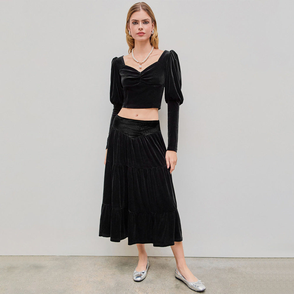 Damen Samtiges zweiteiliges Set mit gerafftem Bustier-Crop und stufigem Midirock Eichborn Berlin