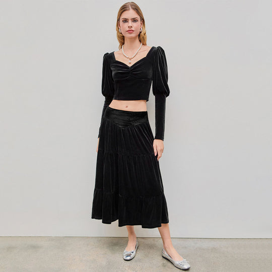 Damen Samtiges zweiteiliges Set mit gerafftem Bustier-Crop und stufigem Midirock Eichborn Berlin