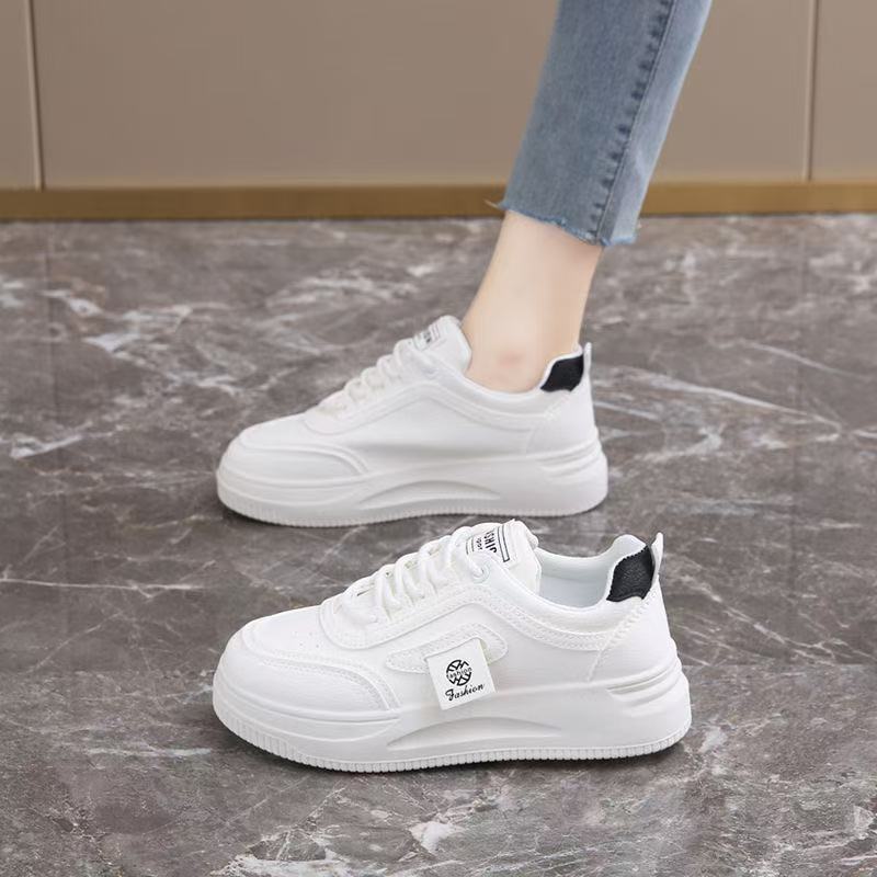 Damen Sportliche Sneaker mit gepolsterter Innensohle und rutschfester Laufsohle EB