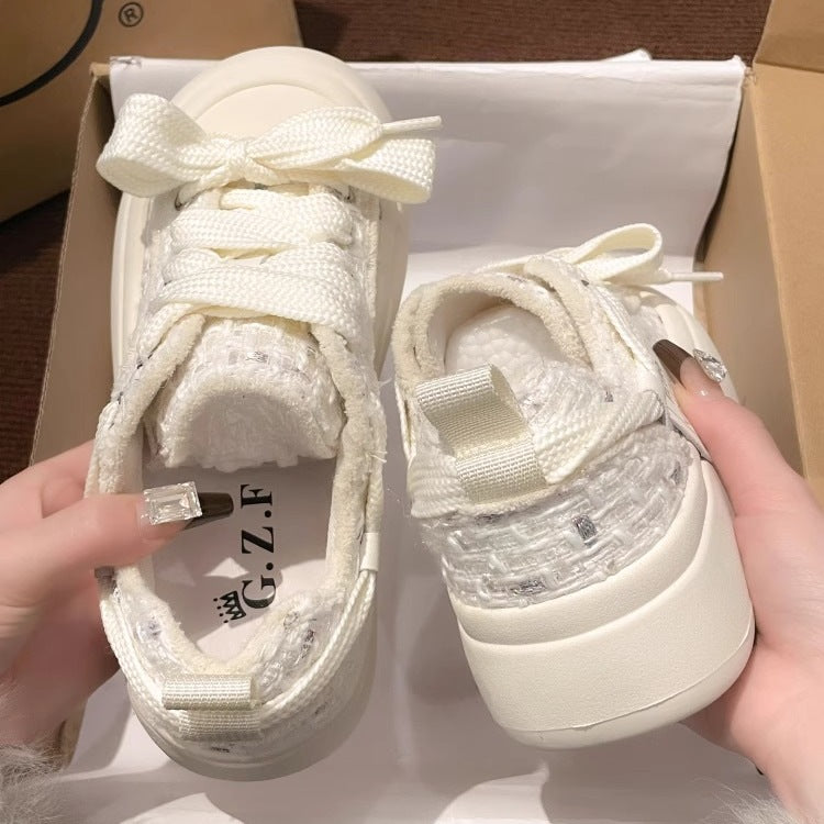 Damen Sneakers mit innovativer transparentem Füllung und modischen Schnür-Details EB