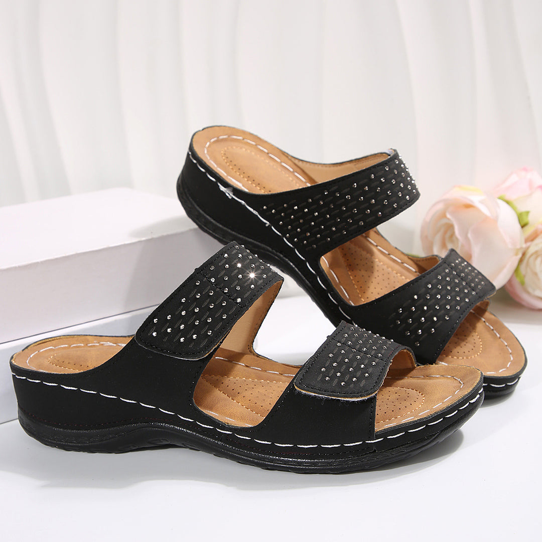 Damen bequeme Wedge-Pantoletten mit modischen Nieten-Details EB